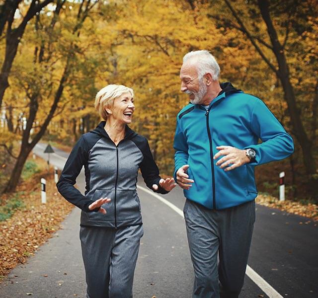 Couple in Dubai supporting healthy blood circulation with Ginkgo Biloba – natural supplement for memory and healthy aging